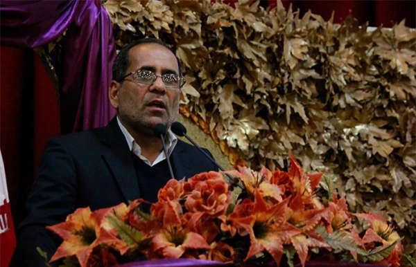 حمیدرضاآذری مدیر کل آموزش و پرورش استان فارس خطاب به دانشجویان دانشگاه فرهنگیان شهید مطهری:
من به همه ی شما به دید انسانهای توسعه یافته ای که جامعه به شما نیاز دارد، احترام می گذارم.