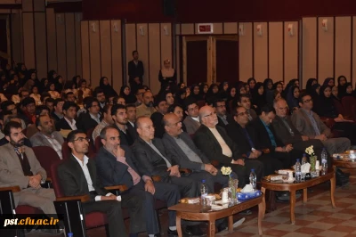 دکتر احمدی استاندار محترم فارس : خوشبختانه ابتکار قابل تقدیری است که این سمینار علمی با همکاری دانشگاه فرهنگیان شهید مطهری(ره) شیراز برگزار شده است .