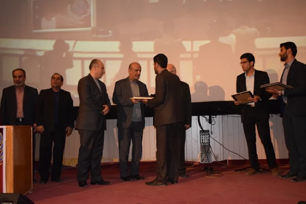 دکتر احمدی استاندار محترم فارس : خوشبختانه ابتکار قابل تقدیری است که این سمینار علمی با همکاری دانشگاه فرهنگیان شهید مطهری(ره) شیراز برگزار شده است .