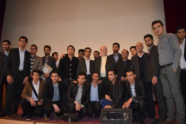 دکتر احمدی استاندار محترم فارس : خوشبختانه ابتکار قابل تقدیری است که این سمینار علمی با همکاری دانشگاه فرهنگیان شهید مطهری(ره) شیراز برگزار شده است .