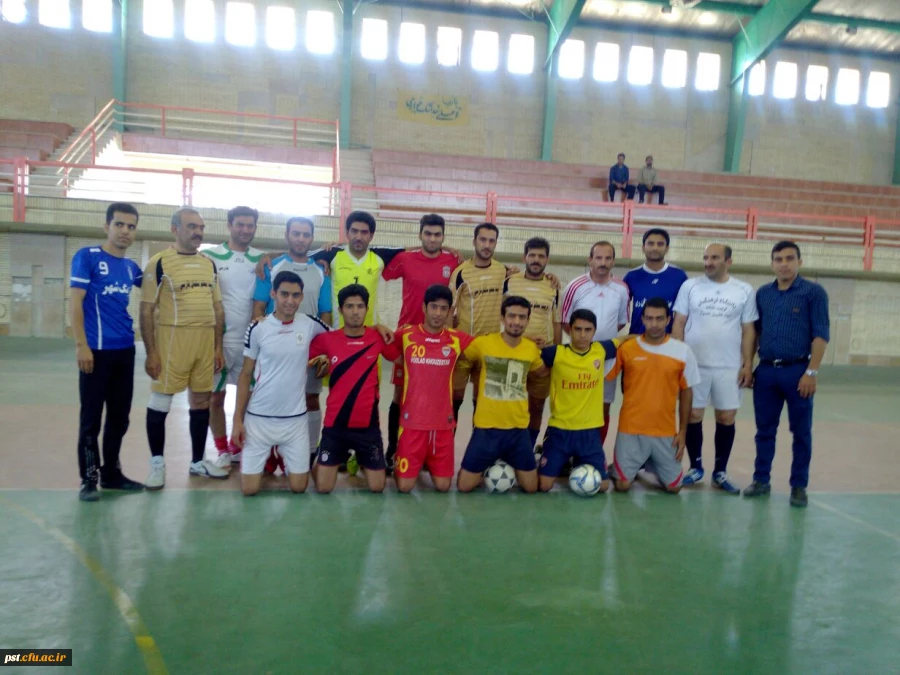 برگزاری مسابقه فوتسال بین دانشجویان و کارکنان مرکز به مناسبت هفته خوابگاهها