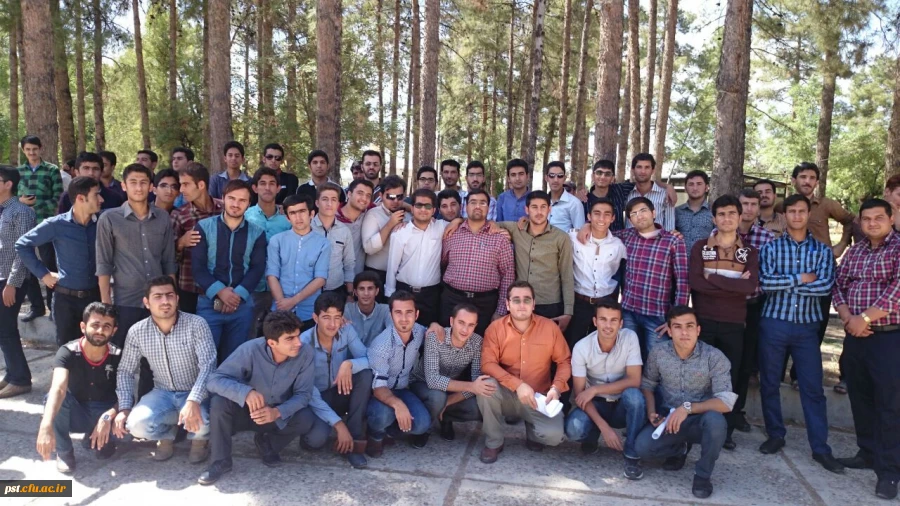 بازدید جمعی از دانشجویان از بنای تاریخی تخت جمشید