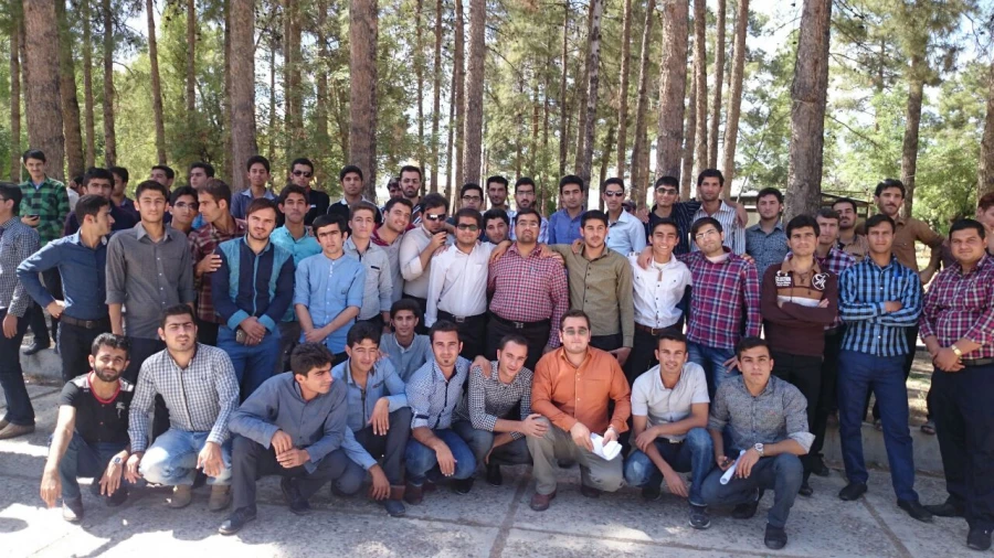 بازدید جمعی از دانشجویان از بنای تاریخی تخت جمشید