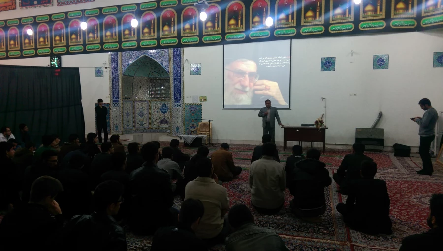 برگزاری نشست بصیرتی با موضوع تحلیل و بررسی مسائل روز در مسجد دانشگاه 6