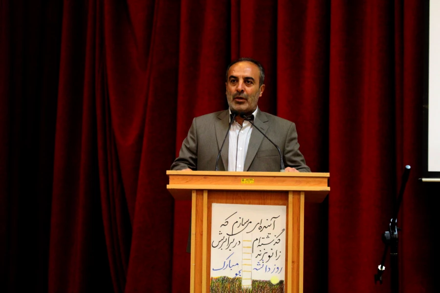 همایش بزرگداشت روزدانشجو با حضور مسئولین دانشگاه فرهنگیان استان فارس  در سالن مادر  مرکز آموزش عالی شهید مطهری (ره) شیراز برگزار گردید. 2