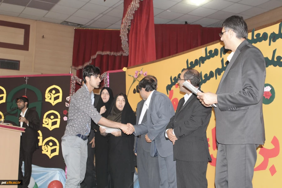 همایش بزرگداشت روز معلم با حضور مدیر کل محترم آموزش و پرورش فارس و مسولین استانی دانشگاه فرهنگیان  در مرکز شهید مطهری (ره) برگزار گردید 2همایش بزرگداشت روز معلم با حضور مدیر کل محترم آموزش و پرورش فارس و مسولین استانی دانشگاه فرهنگیان  در مرکز شهید مطهری 