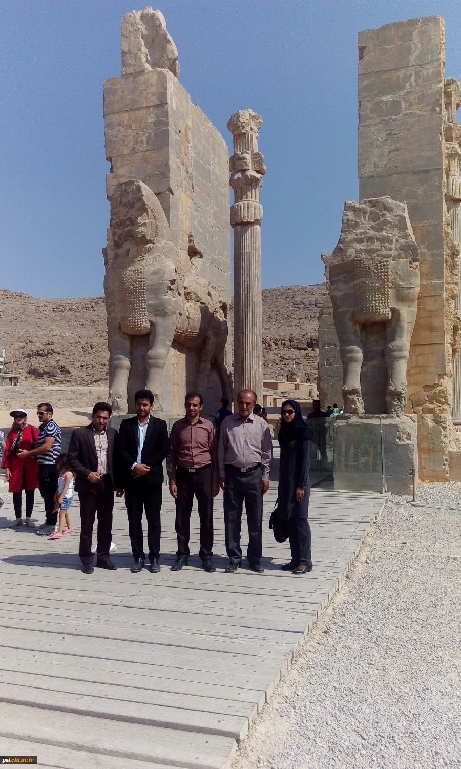 اردوی سیاحتی تخت جمشید