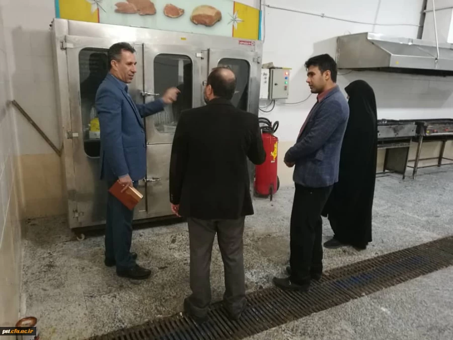 کارگاه آموزشی تغذیه سالم و اصول نگهداری مواد غذایی توسط مرکز بهداشت شیراز جهت پرسنل طبخ و توزیع مواد غذایی و کارکنان دانشگاه شهید مطهری (ره) شیراز