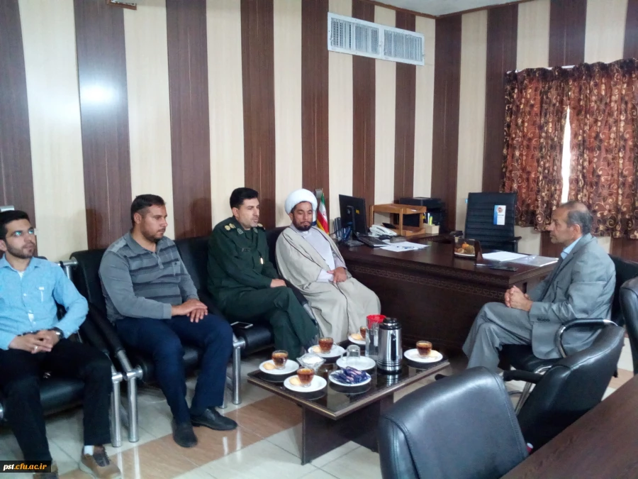 نشست صمیمی سرپرپرست محترم دانشگاه با فرمانده سپاه و نماینده ولی فقیه در سپاه زرقان پیرامون مسایل دانشگاه و تعامل دوسویه