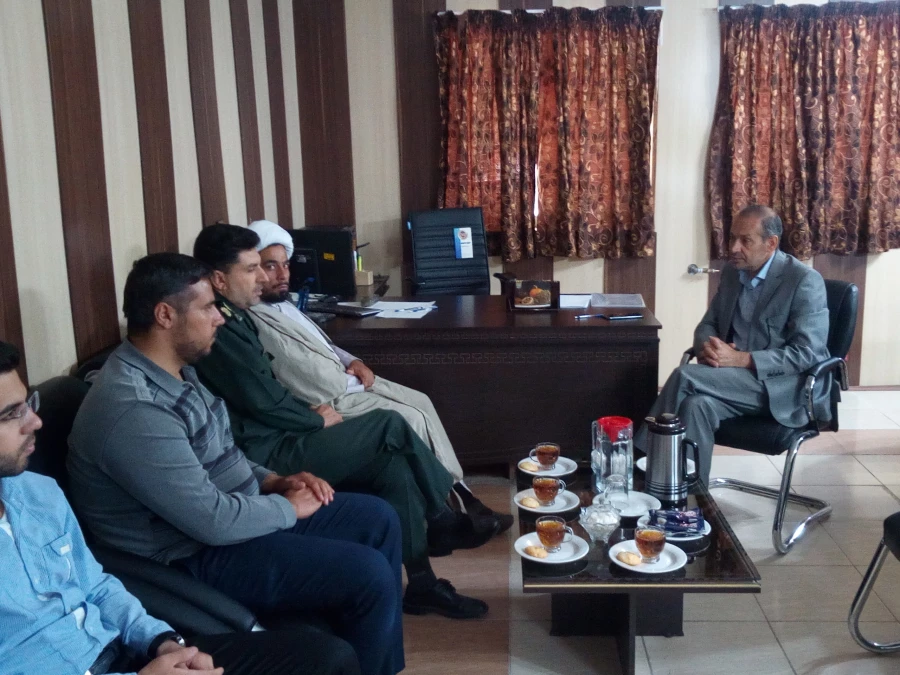 نشست صمیمی سرپرست محترم دانشگاه با فرمانده سپاه و نماینده ولی فقیه در سپاه زرقان پیرامون مسایل دانشگاه و تعامل دوسویه