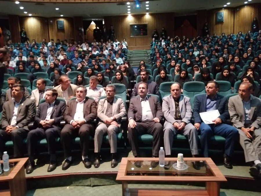 شرکت دانشجومعلمان جدیدالورود  سال تحصیلی 99-98در آیین استقبال از دانشجومعلمان مراکز و پردیس های دانشگاه فرهنگیان استان 