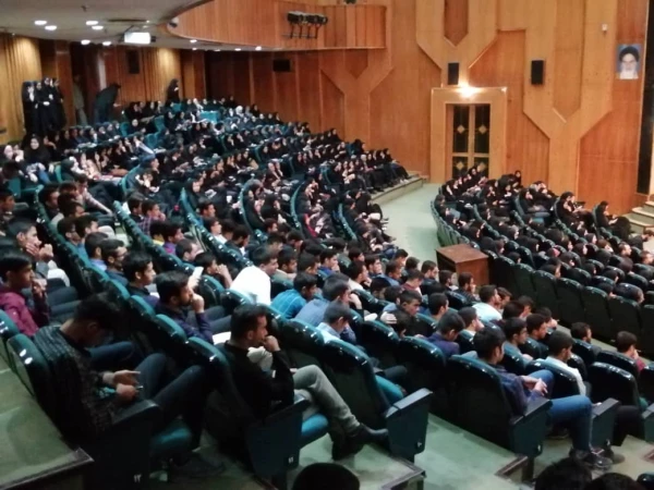 شرکت دانشجومعلمان جدیدالورود  سال تحصیلی 99-98در آیین استقبال از دانشجومعلمان مراکز و پردیس های دانشگاه فرهنگیان استان 