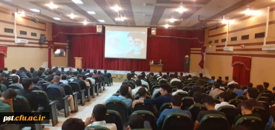 نشست صمیمی مسئول حراست دانشگاه فرهنگیان فارس با دانشجومعلمان بمناسبت هفته نیروی انتظامی