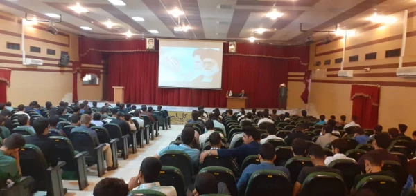 نشست صمیمی مسئول حراست دانشگاه فرهنگیان فارس با دانشجومعلمان بمناسبت هفته نیروی انتظامی