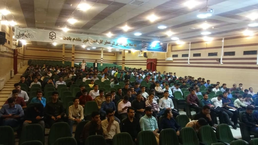 نشست صمیمی مسئول حراست دانشگاه فرهنگیان فارس با دانشجومعلمان بمناسبت هفته نیروی انتظامی