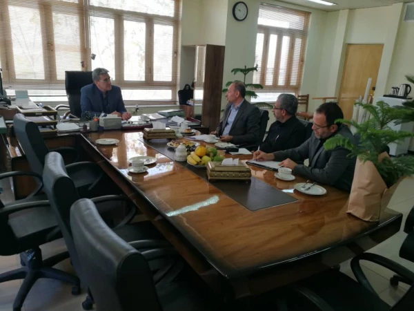 جلسه ریاست محترم دانشگاه جناب آقای دکتر علیدادی با مدیر عامل پالایشگاه گاز 