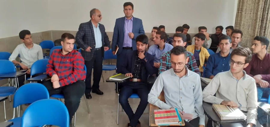  برگزاری کارگاه آموزشی امداد و نجات و کمک های اولیه  در مرکز شهید مطهری (ره) شیراز (هلال احمر)