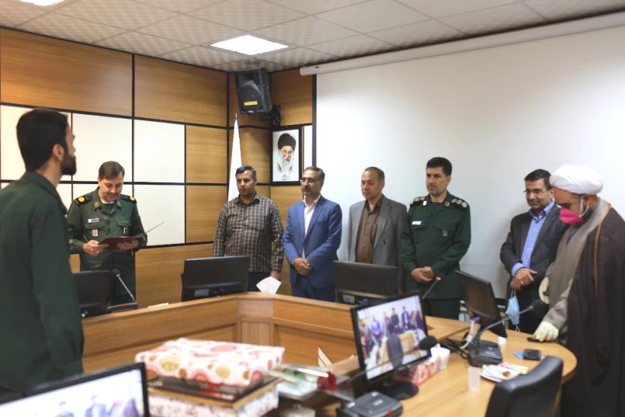 حضور ریاست محترم دانشگاه جناب آقای دکتر علیدادی  در مراسم تکریم و معارفه مسئولان قدیم و جدید بسیج دانشجویی شهرستان زرقان با جمعی از  مسئولان دانشگاه ها و فرمانده بسیج سپاه زرقان