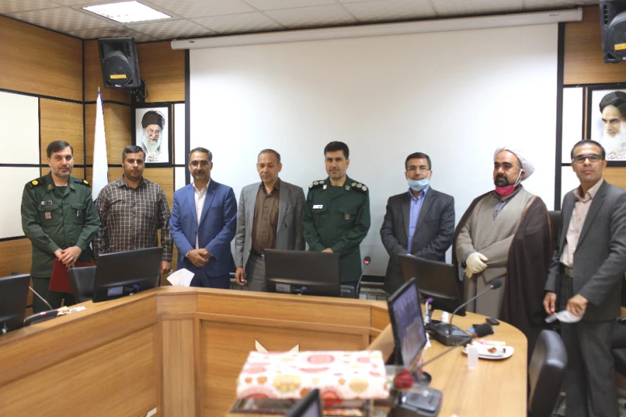 حضور ریاست محترم دانشگاه جناب آقای دکتر علیدادی  در مراسم تکریم و معارفه مسئولان قدیم و جدید بسیج دانشجویی شهرستان زرقان با جمعی از  مسئولان دانشگاه ها و فرمانده بسیج سپاه زرقان