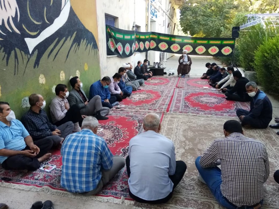 مراسم زیارت عاشورا کارکنان به مناسبت اربعین حسینی (ع ) با حضور مسئول محترم نهاد نمایندگی مقام معظم رهبری در دانشگاه فرهنگیان فارس حجت الاسلام والمسلمین حاج آقا جعفری در واحد شهید مطهری شیراز  