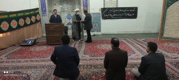 به مناسبت هفته پژوهش، تقدیر از کارشناس پژوهشی مرکز آموزش عالی شهید مطهری توسط ریاست 2