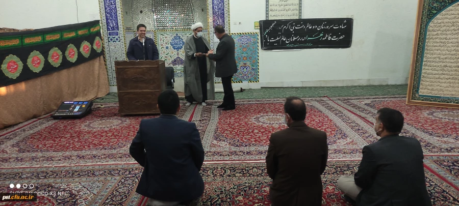 به مناسبت هفته پژوهش، تقدیر از کارشناس پژوهشی مرکز آموزش عالی شهید مطهری توسط ریاست 2