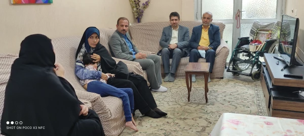دیدار مسئولین دانشگاه فرهنگیان فارس با خانواده شهید احمد خانچی  3