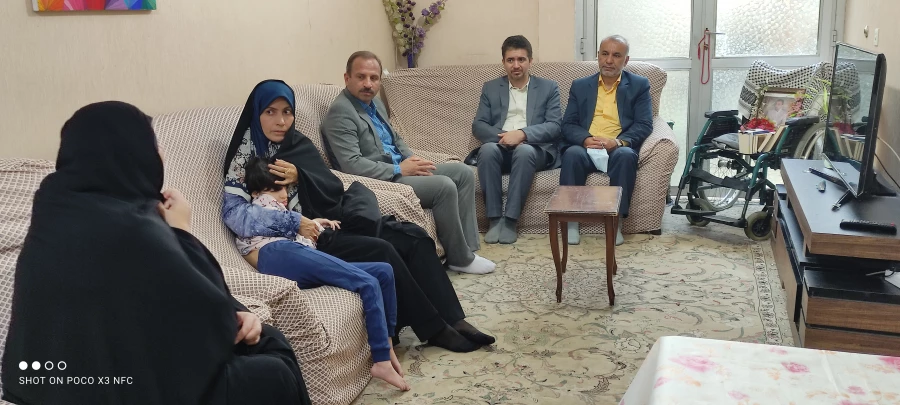 دیدار مسئولین دانشگاه فرهنگیان فارس با خانواده شهید احمد خانچی  3