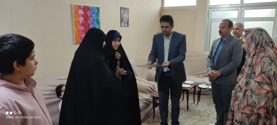 دیدار مسئولین دانشگاه فرهنگیان فارس با خانواده شهید احمد خانچی  6