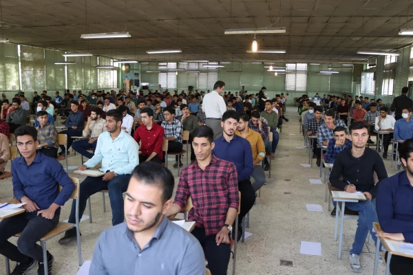 بازدید ریاست محترم مرکز شهید مطهری در دومین روز برگزاری امتحانات پایان ترم 3