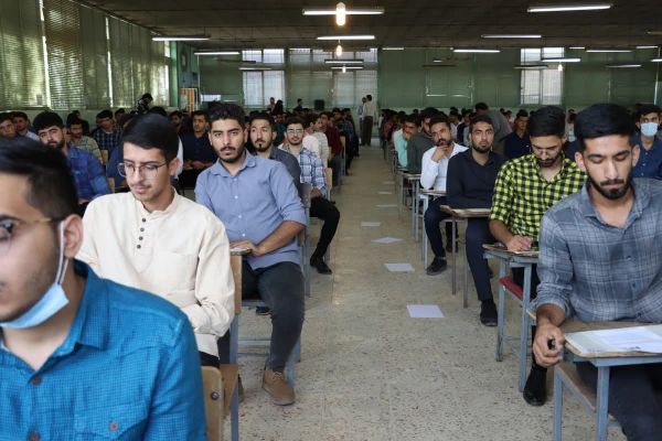 بازدید ریاست محترم مرکز شهید مطهری در دومین روز برگزاری امتحانات پایان ترم 4