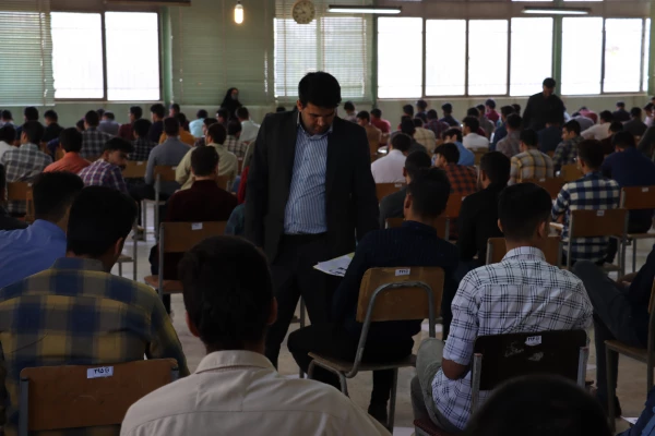 بازدید ریاست محترم مرکز شهید مطهری در دومین روز برگزاری امتحانات پایان ترم 5