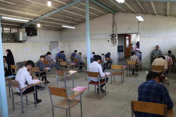 بازدید ریاست محترم مرکز شهید مطهری در دومین روز برگزاری امتحانات پایان ترم 6