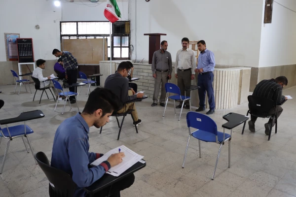 بازدید ریاست محترم مرکز شهید مطهری در دومین روز برگزاری امتحانات پایان ترم 7