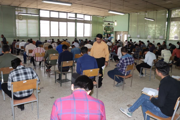 بازدید ریاست محترم مرکز شهید مطهری در دومین روز برگزاری امتحانات پایان ترم 8