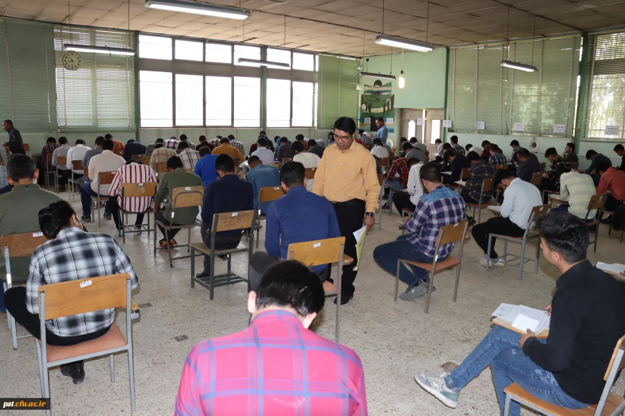 بازدید ریاست محترم مرکز شهید مطهری در دومین روز برگزاری امتحانات پایان ترم 8
