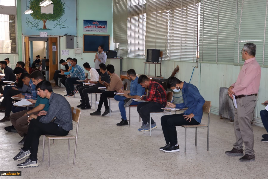 بازدید ریاست محترم مرکز شهید مطهری در دومین روز برگزاری امتحانات پایان ترم 9