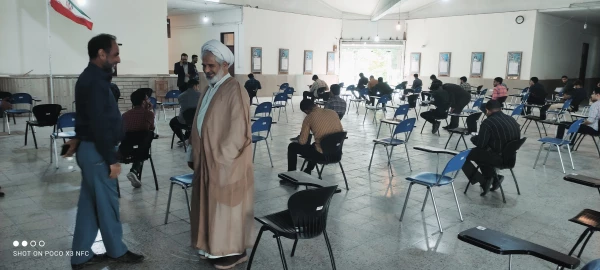 بازدید مسئولین پردیس شهید رجایی از محل برگزاری امتحانات پایان ترم دانشجومعلمان مرکز شهید مطهری شیراز درچهارمین روز برگزاری امتحانات 3