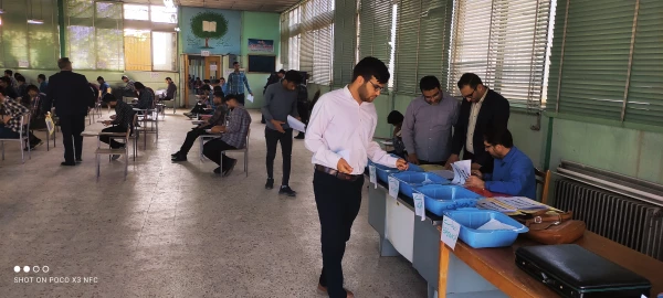 بازدید مسئولین پردیس شهید رجایی از محل برگزاری امتحانات پایان ترم دانشجومعلمان مرکز شهید مطهری شیراز درچهارمین روز برگزاری امتحانات 4