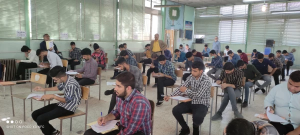 بازدید مسئولین پردیس شهید رجایی از محل برگزاری امتحانات پایان ترم دانشجومعلمان مرکز شهید مطهری شیراز درچهارمین روز برگزاری امتحانات 6