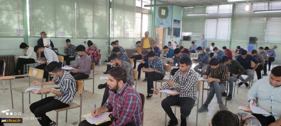 بازدید مسئولین پردیس شهید رجایی از محل برگزاری امتحانات پایان ترم دانشجومعلمان مرکز شهید مطهری شیراز درچهارمین روز برگزاری امتحانات 6