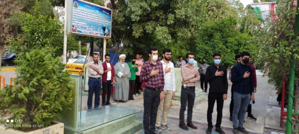  دانشجویان مرکز شهید مطهری شیراز با حضور در گلزار شهدای شیراز، به مقام والای شهیدان انقلاب اسلامی و دفاع مقدس ادای احترام کردند. 3