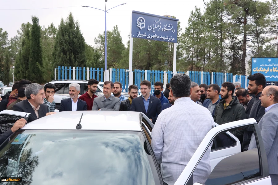  بازدید مسئولین استانی و کشوری از مرکز شهید مطهری شیراز 8