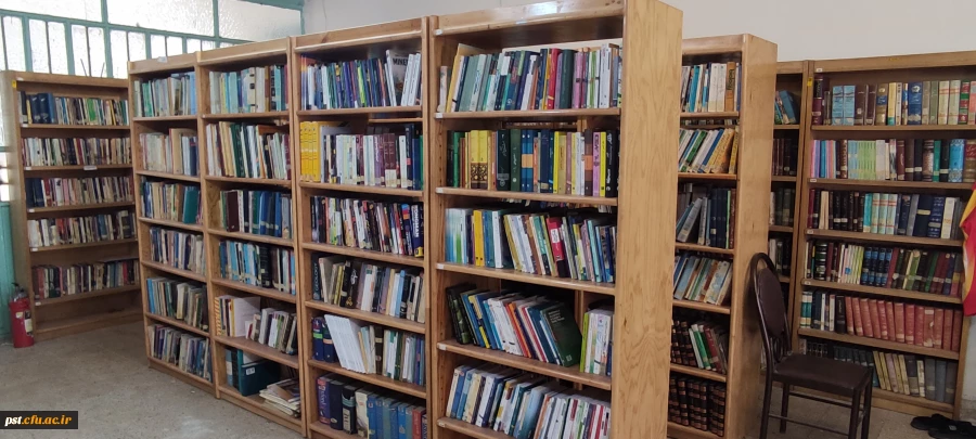 3خرید بیش از  400 عنوان کتاب برای کتابخانه 13