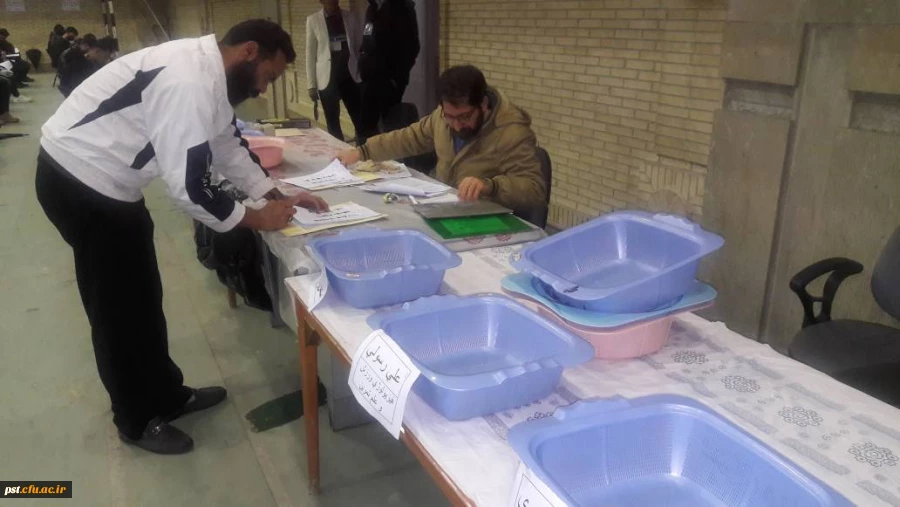 9برگزاری موفق امتحانات ترم 1 با جمعیت هر نوبت بیش از 750 نفر 9