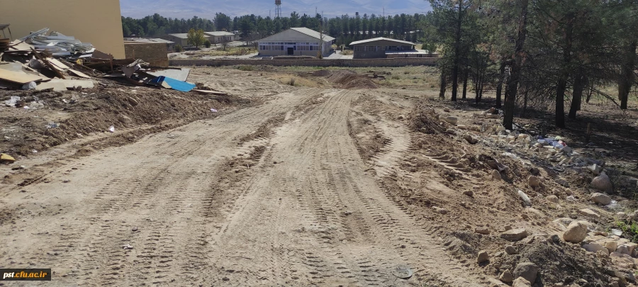 13ساخت مسیر تردد جدید از خوابگاه شهید چمران به سلف شهید احمدی روشن 3