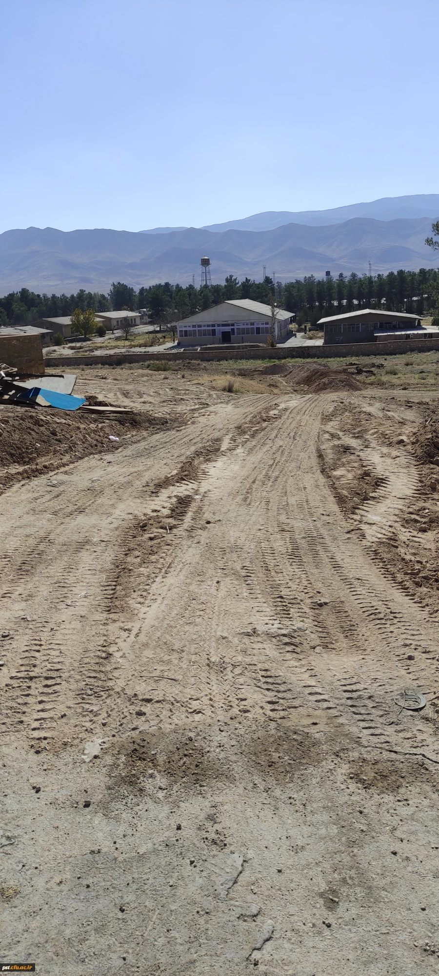 13ساخت مسیر تردد جدید از خوابگاه شهید چمران به سلف شهید احمدی روشن 4