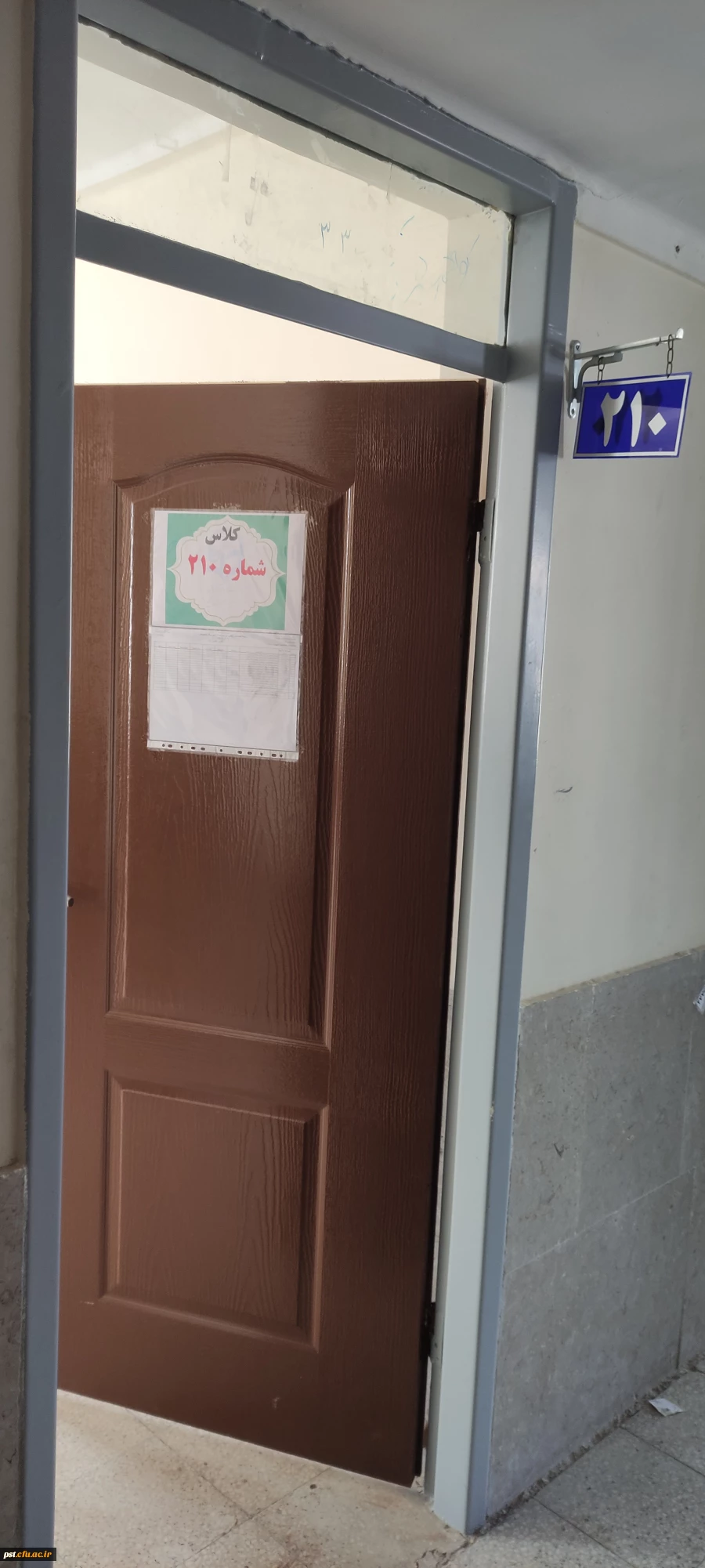 16تهیه و نصب درب کلاس های آموزشی 5