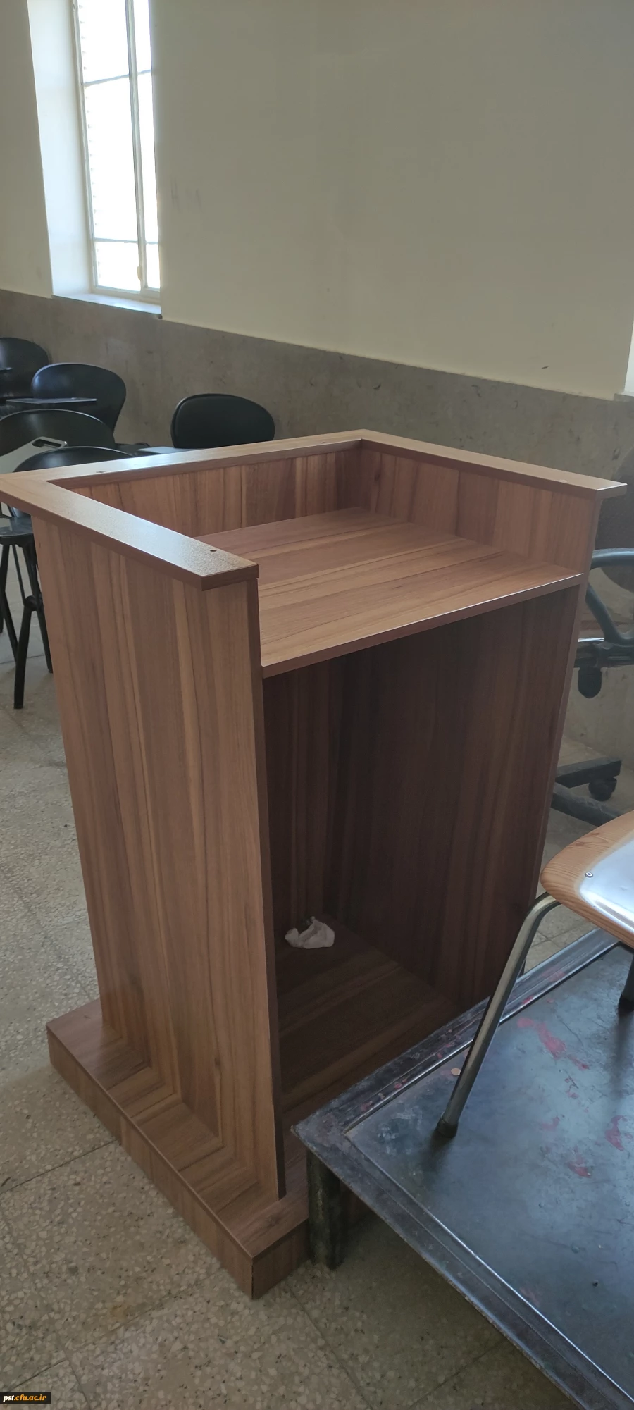 17تهیه بیش از 420 صندلی آموزشی، 10 صندلی استاد  و 10 تریبون استاد آموزشی 2 15