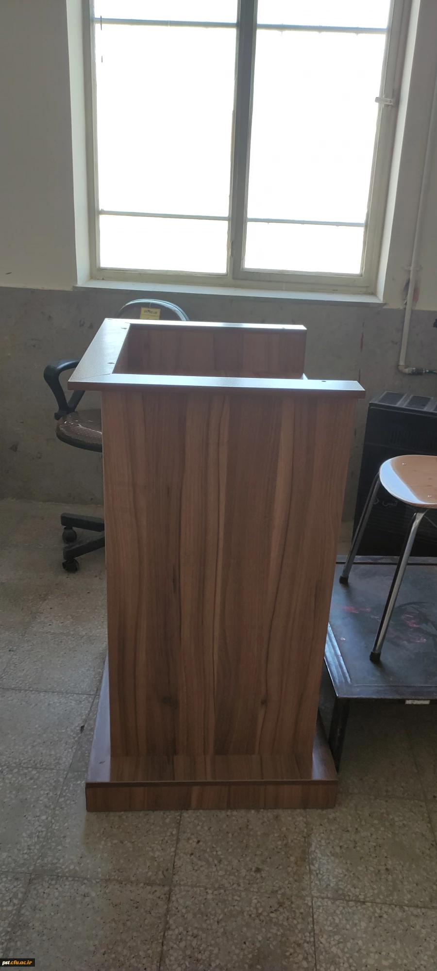 17تهیه بیش از 420 صندلی آموزشی، 10 صندلی استاد  و 10 تریبون استاد آموزشی 2 16